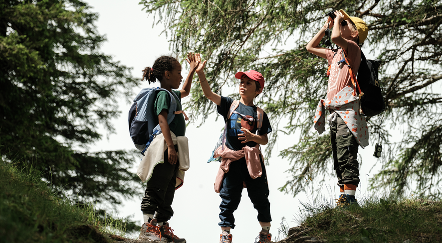 Kinder im Waldkindergarten