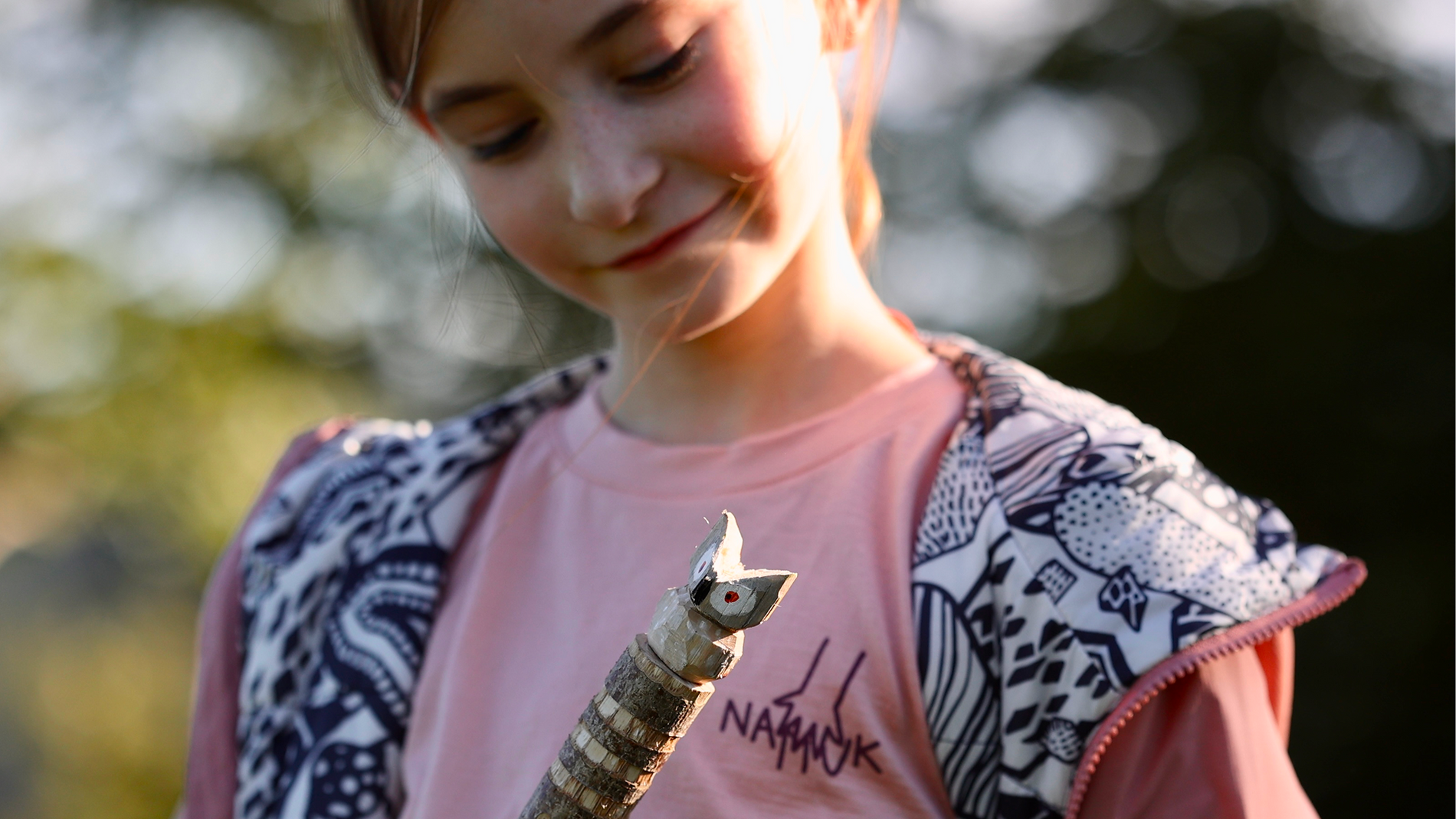 DIY mit kindwaldundwiese: Wanderstock mit Eule schnitzen