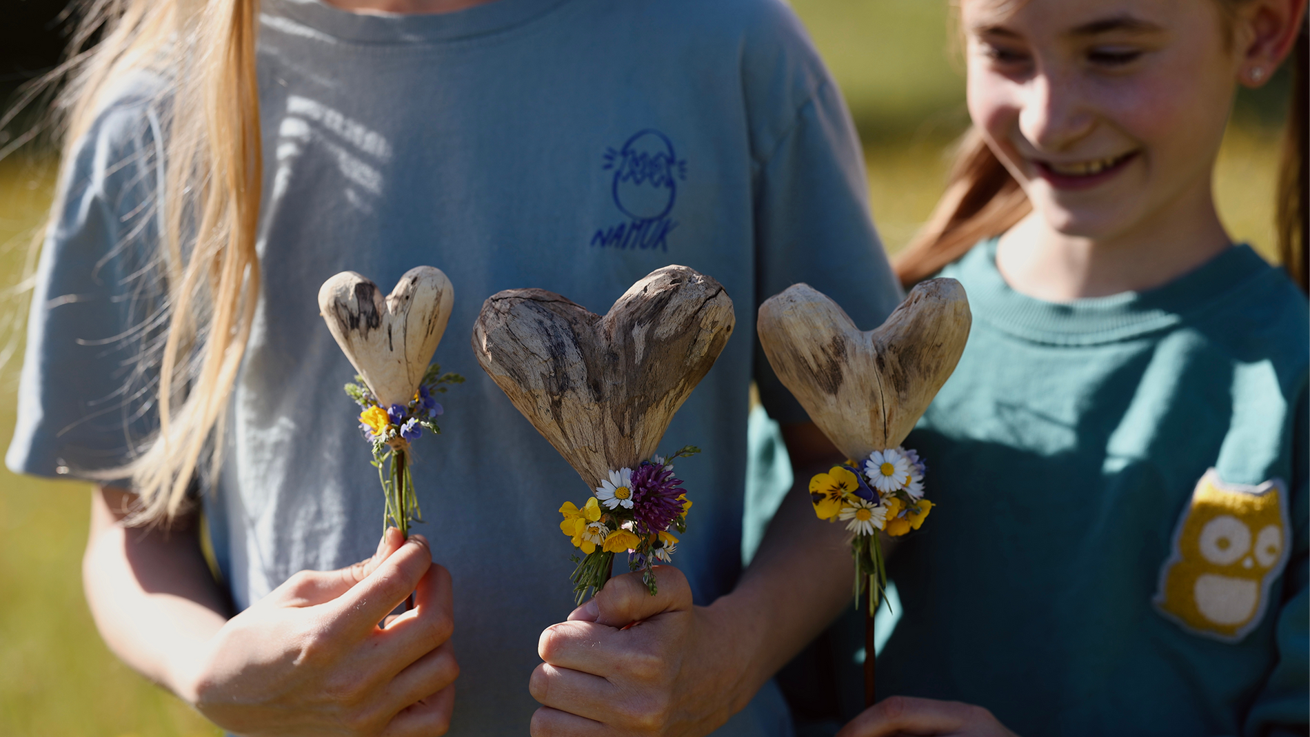 DIY mit kindwaldundwiese: Holzherzen schnitzen zum Muttertag